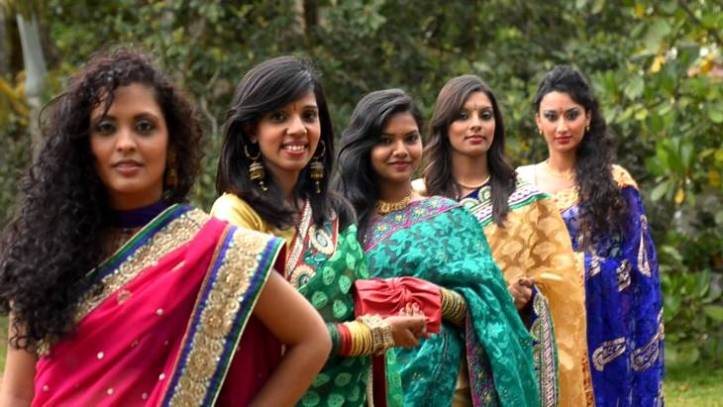 women-wearing-sari-in-mauritius